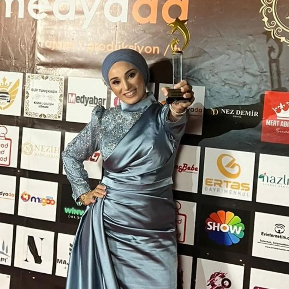 Örnek girişimci Batur, ödülünü kadınlara hediye etti